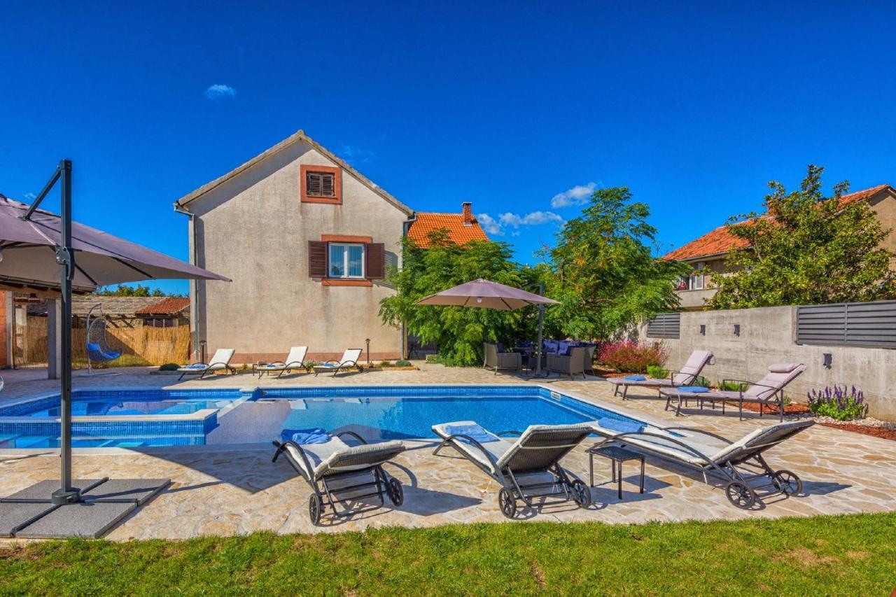 Holiday Home Tower With Private Pool, Sauna And Quads Smilcic Экстерьер фото