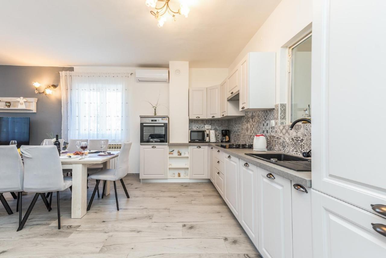 Holiday Home Tower With Private Pool, Sauna And Quads Smilcic Экстерьер фото