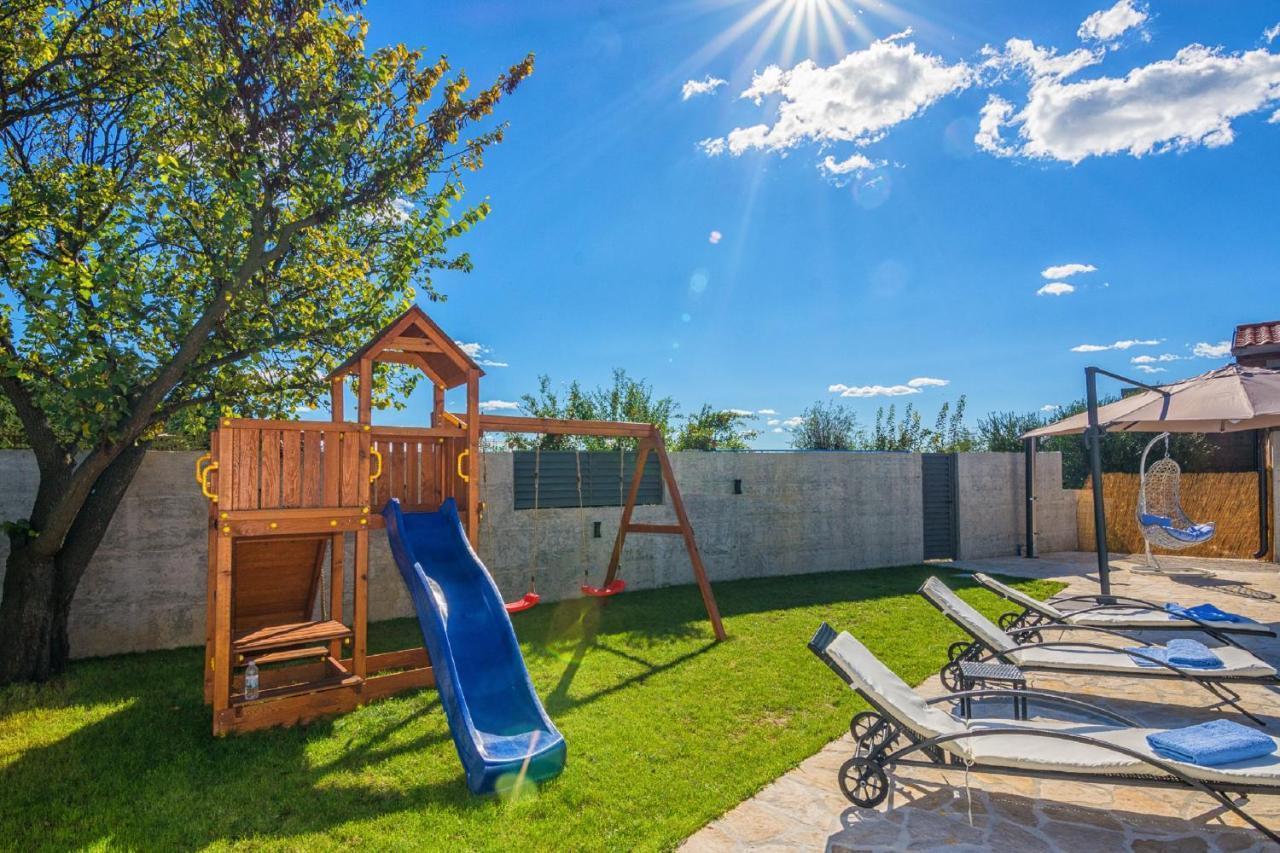 Holiday Home Tower With Private Pool, Sauna And Quads Smilcic Экстерьер фото